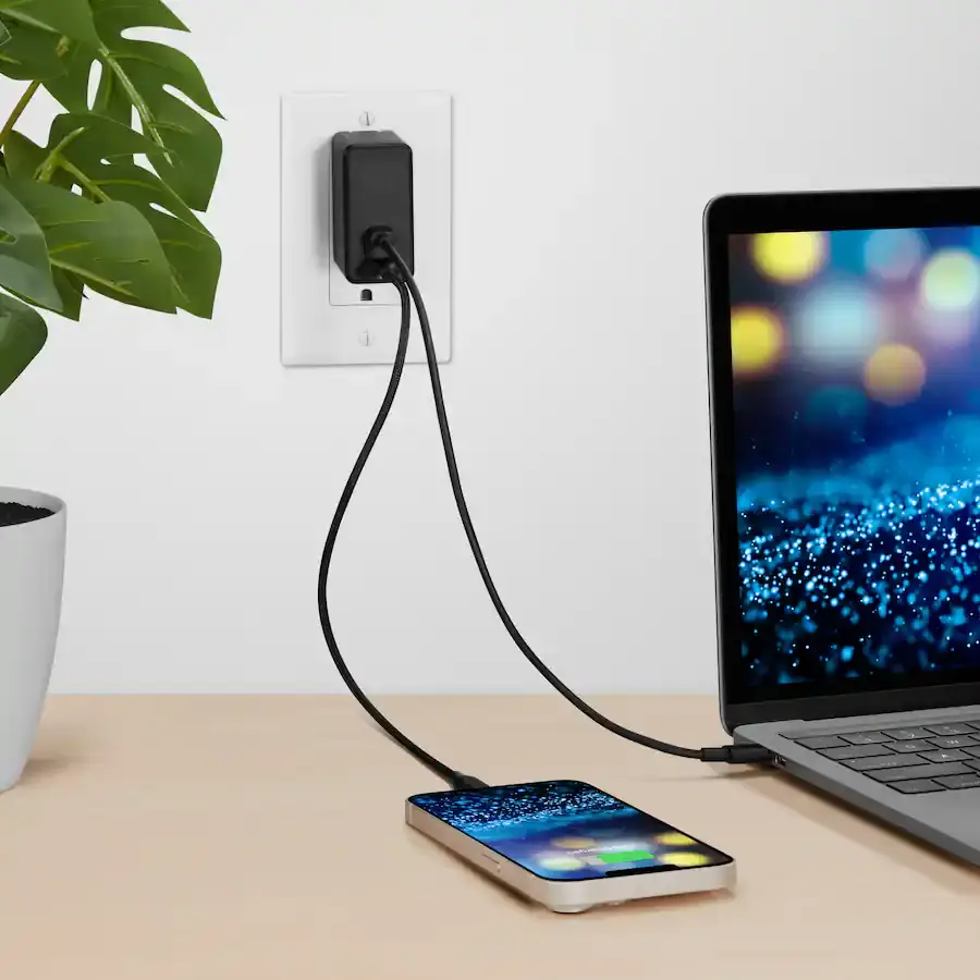 Cargador Best Buy Essentials 100W USB-C + USB-A de 2 Puertos Plegable — imagen 3