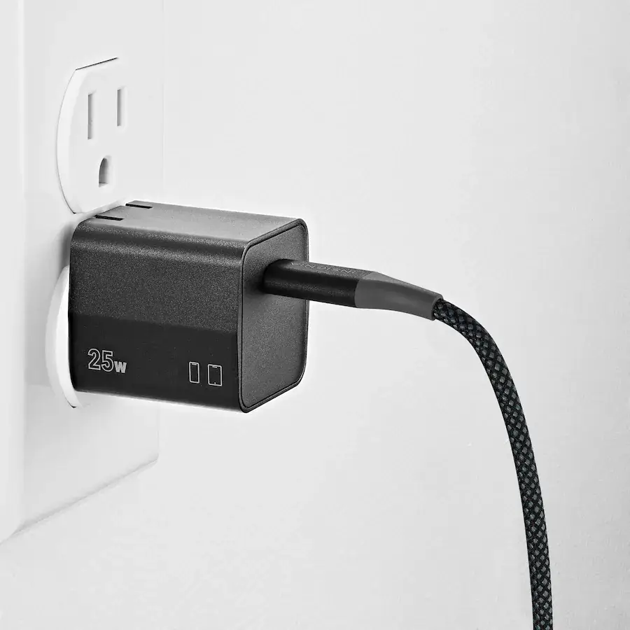 Cargador Insignia 25W USB-C Compacto con Cable Incluido — imagen 3